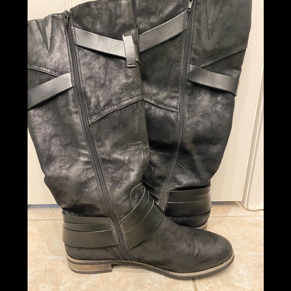 Tall Boots 🎉 - Picture 2 of 7